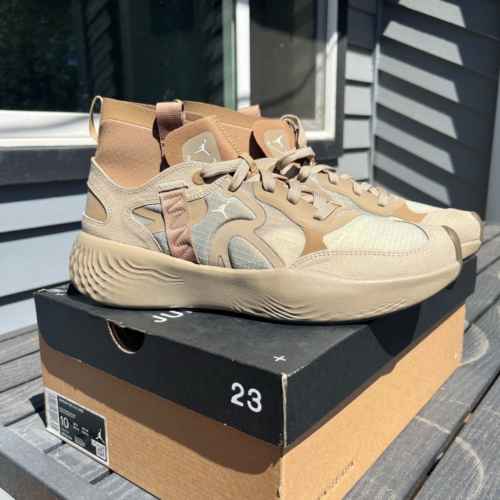 Jordan Delta 3 Mid in Driftwood and Sail